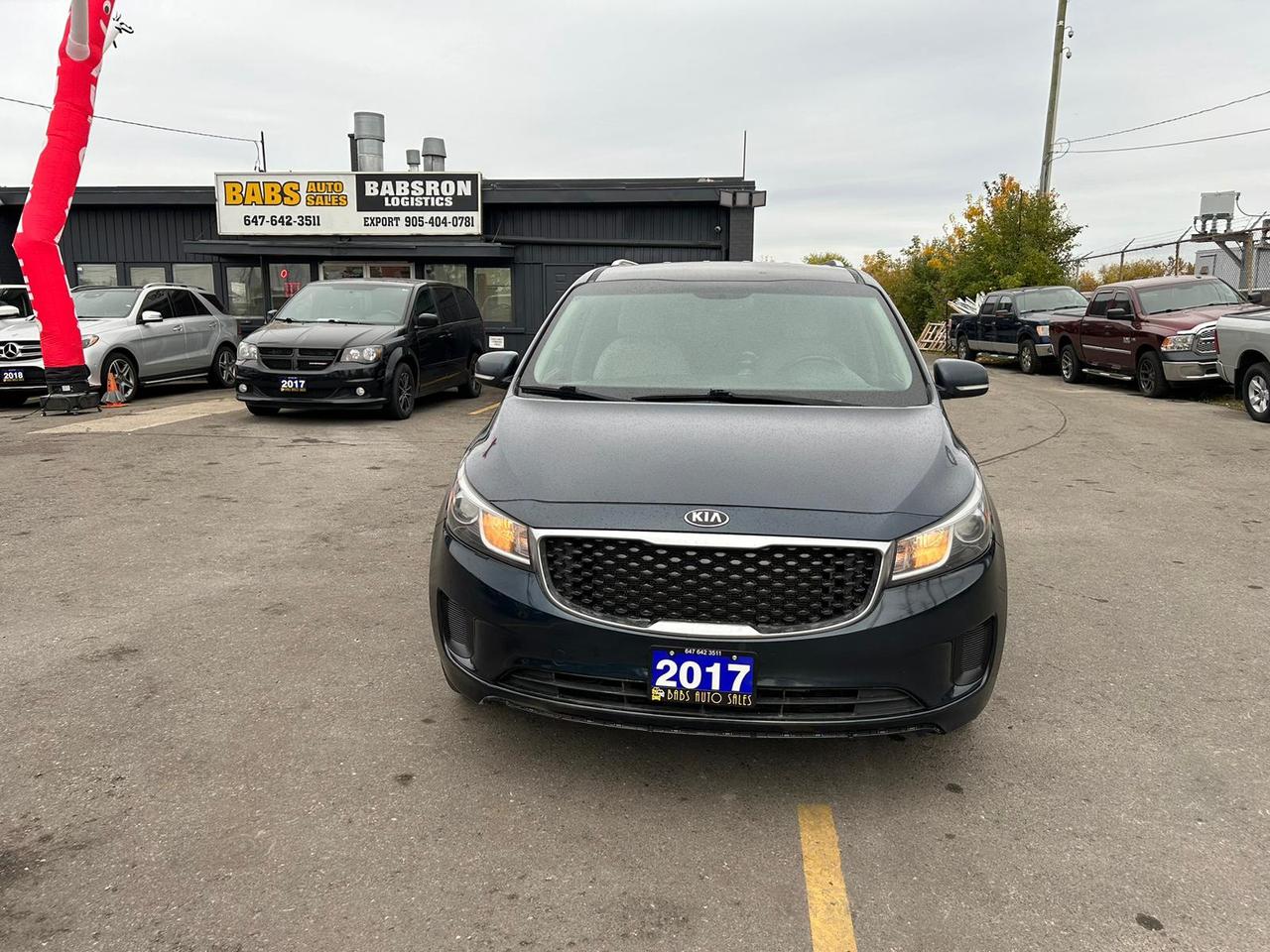 2017 Kia Sedona LX Photo0