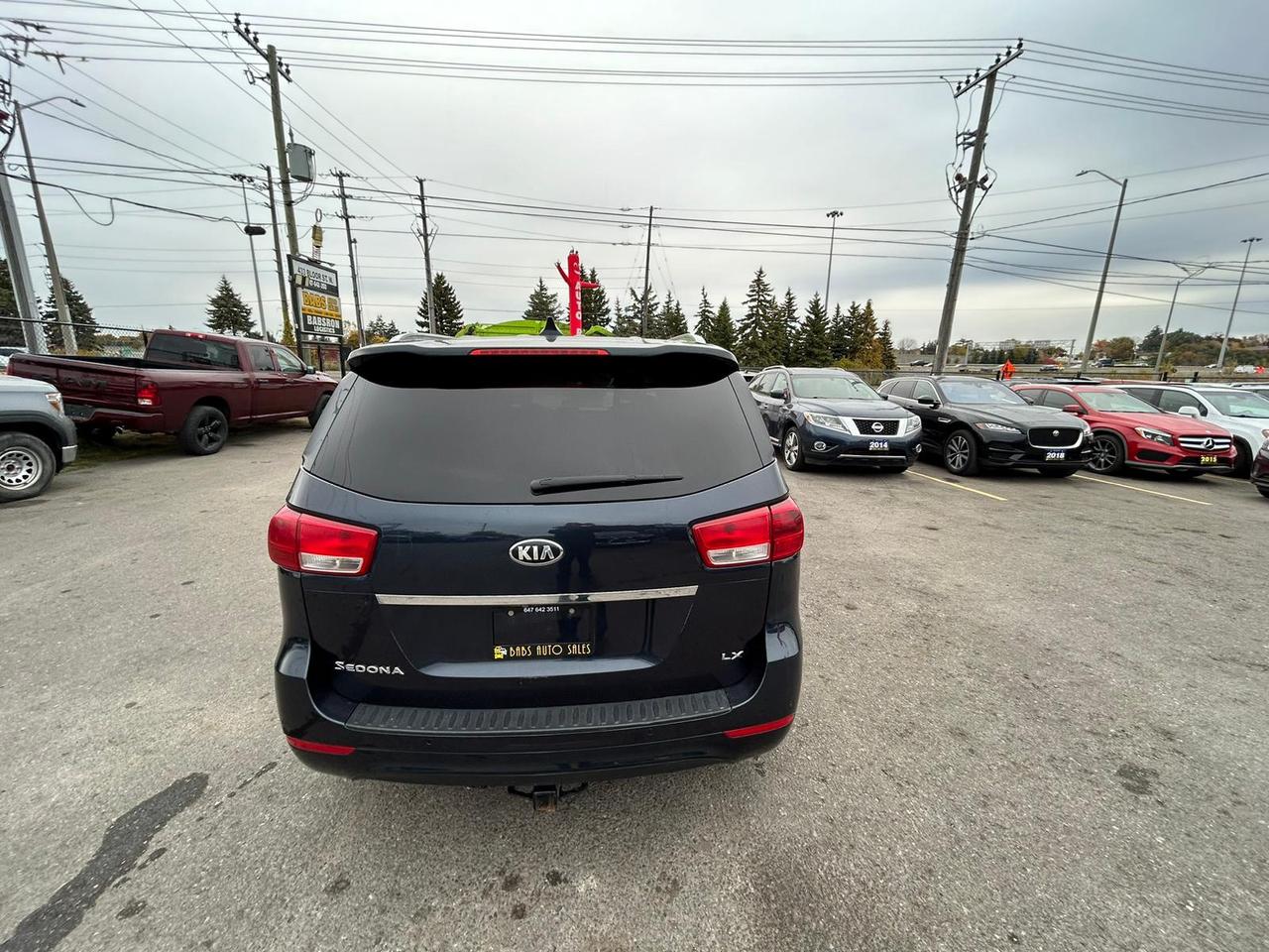 2017 Kia Sedona LX Photo