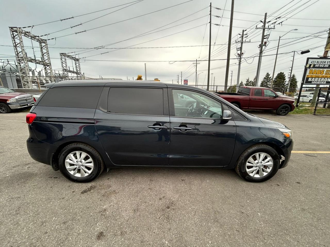 2017 Kia Sedona LX Photo