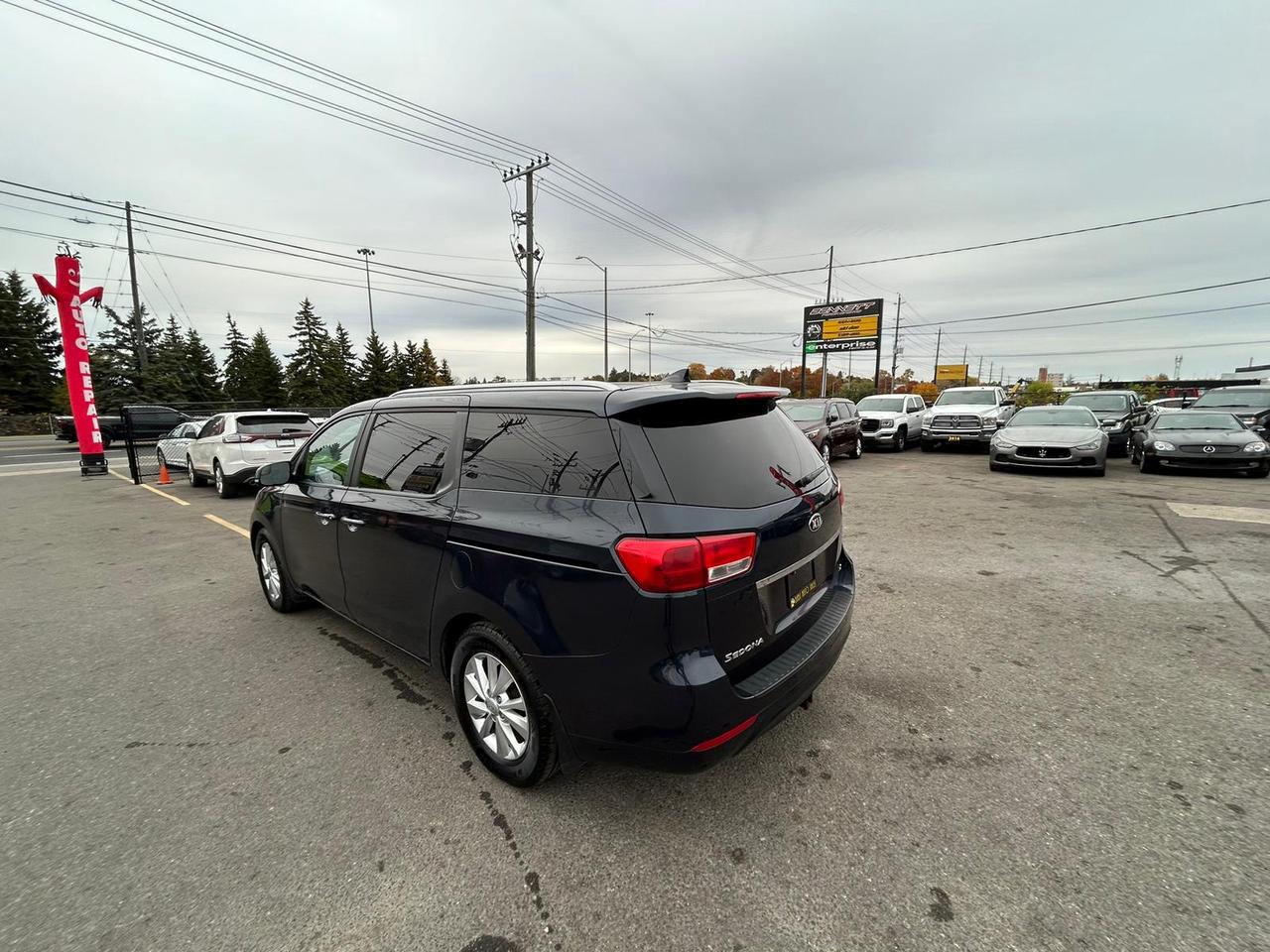 2017 Kia Sedona LX Photo