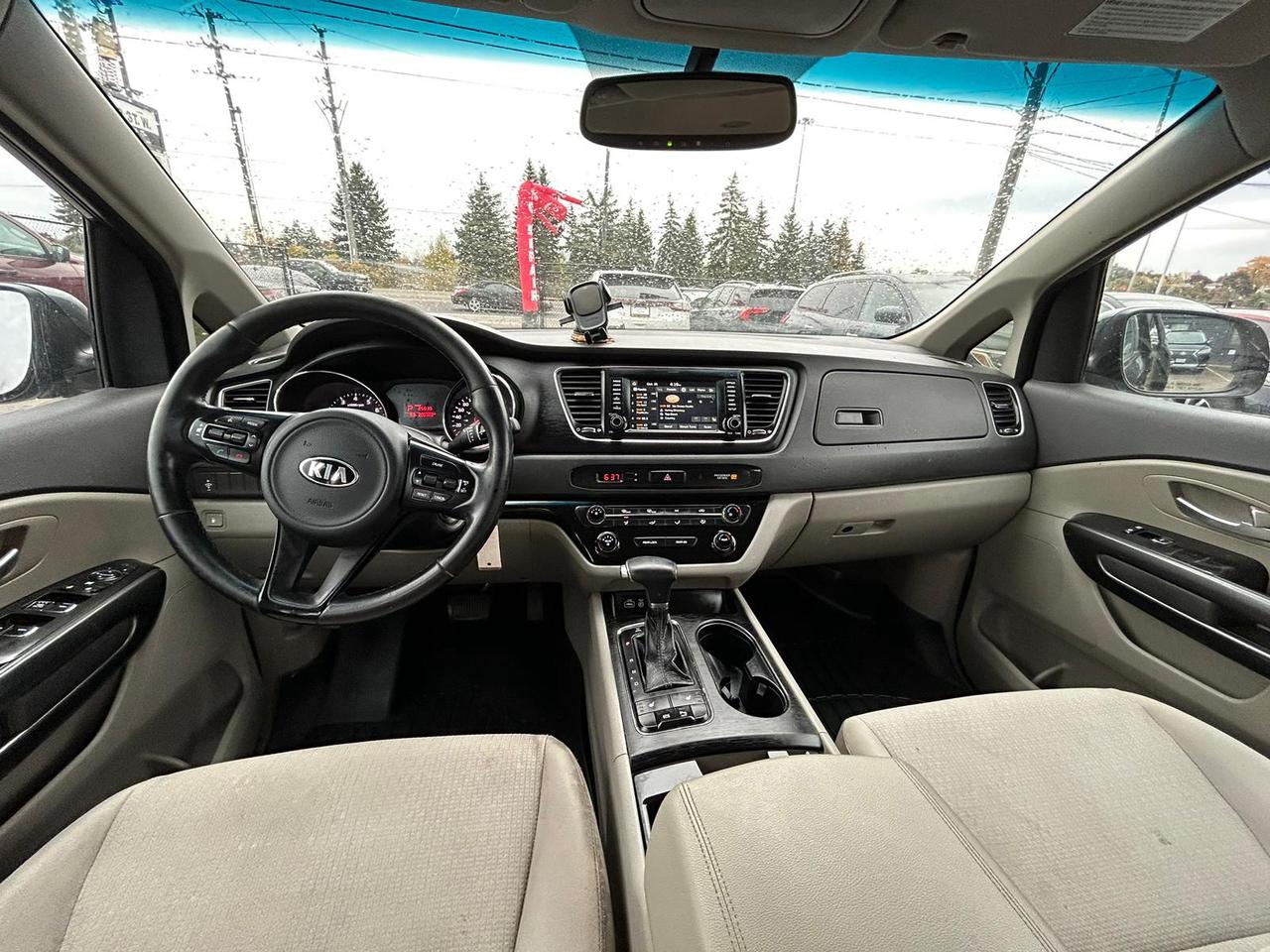 2017 Kia Sedona LX Photo