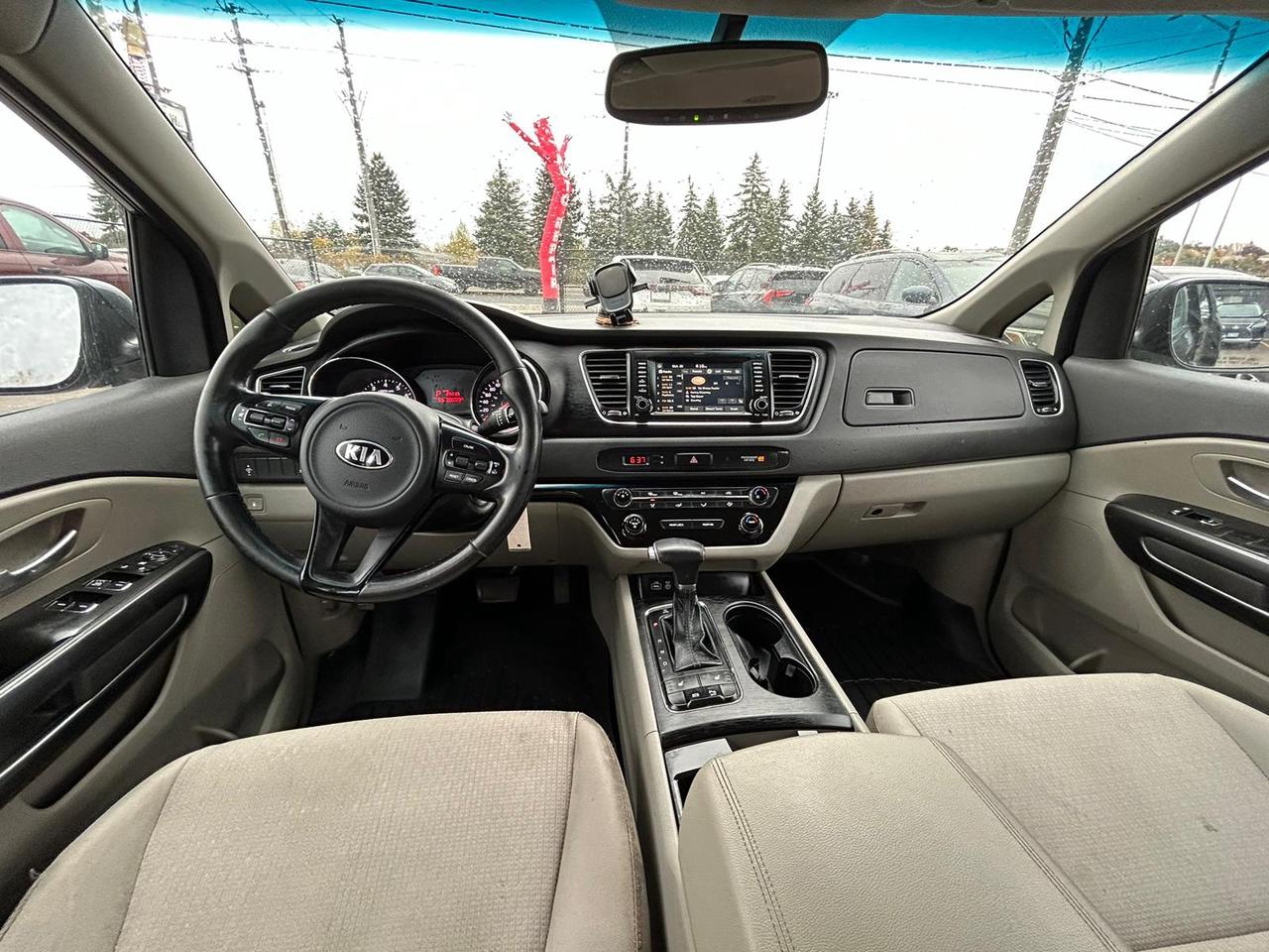 2017 Kia Sedona LX Photo