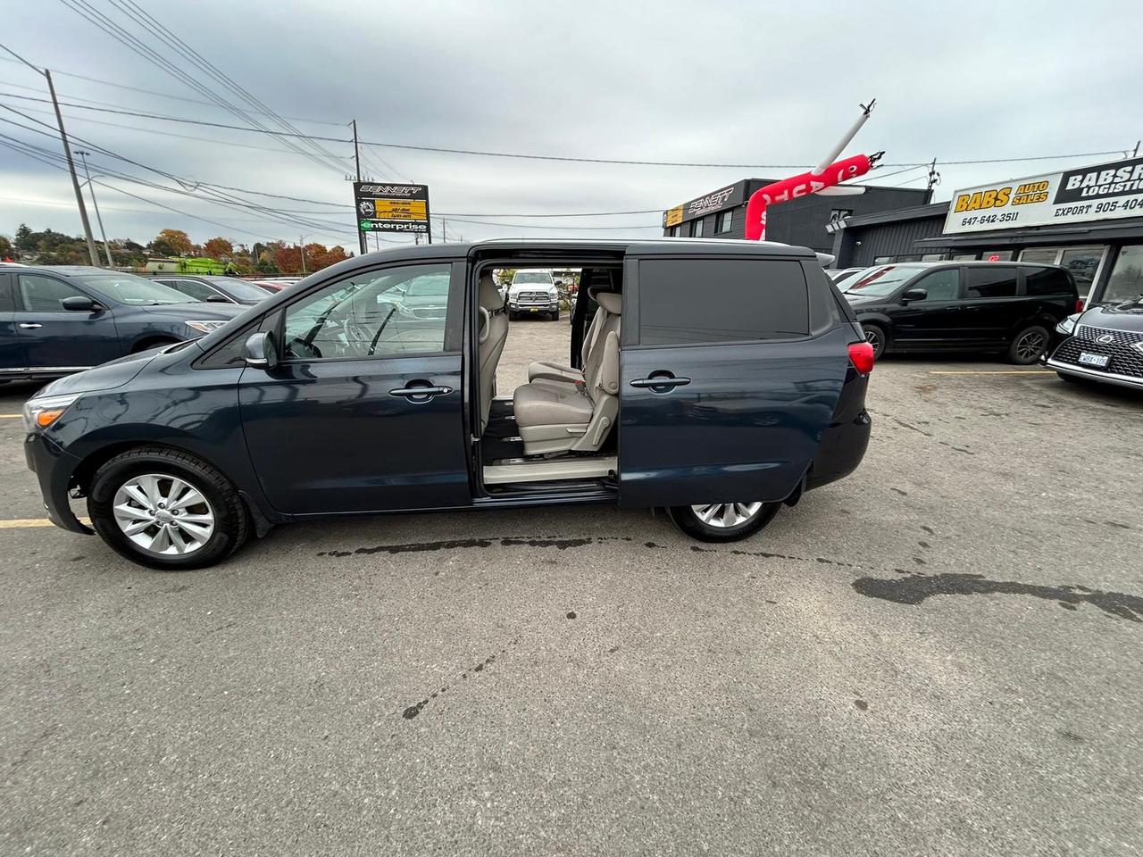 2017 Kia Sedona LX Photo