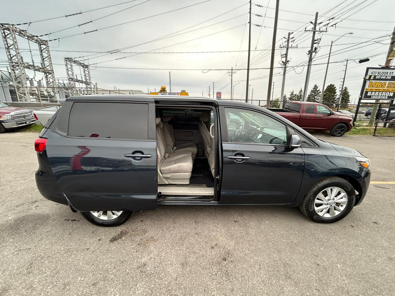 2017 Kia Sedona LX Photo