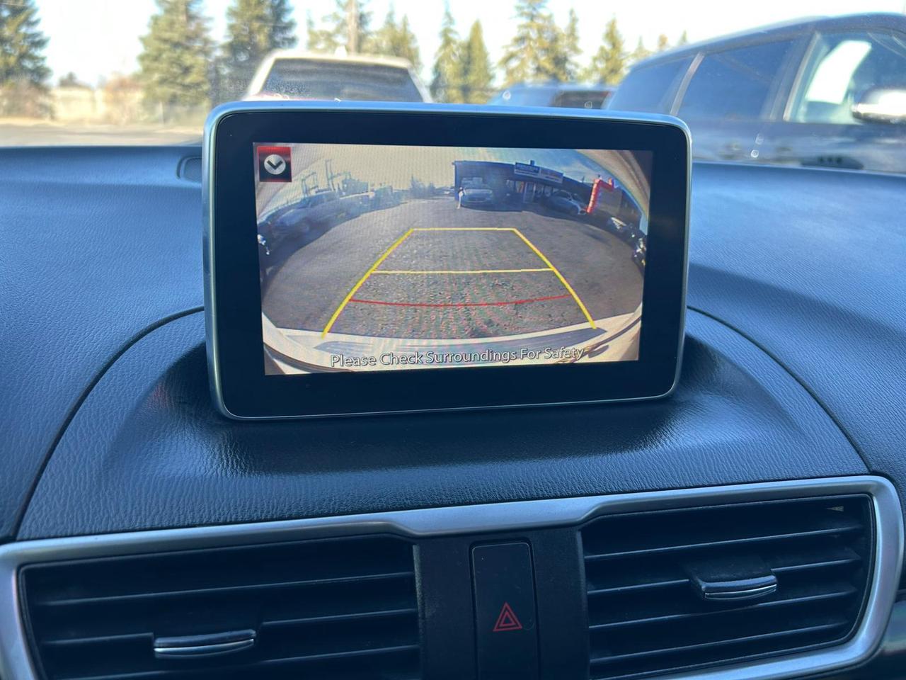 2015 Mazda MAZDA3 i Touring Photo2