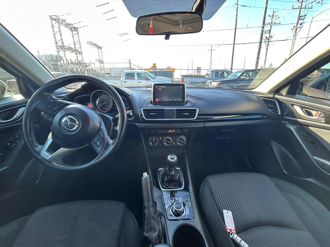 2015 Mazda MAZDA3 i Touring Photo3