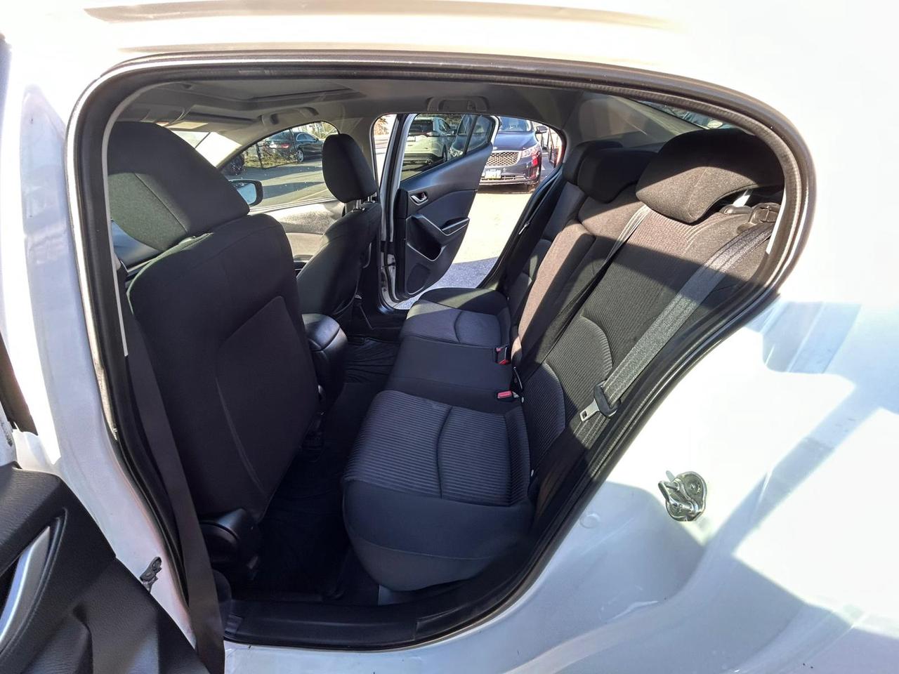 2015 Mazda MAZDA3 i Touring Photo