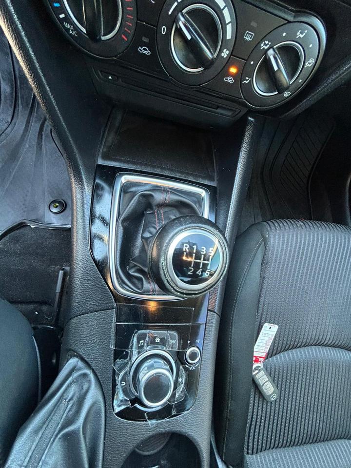 2015 Mazda MAZDA3 i Touring Photo