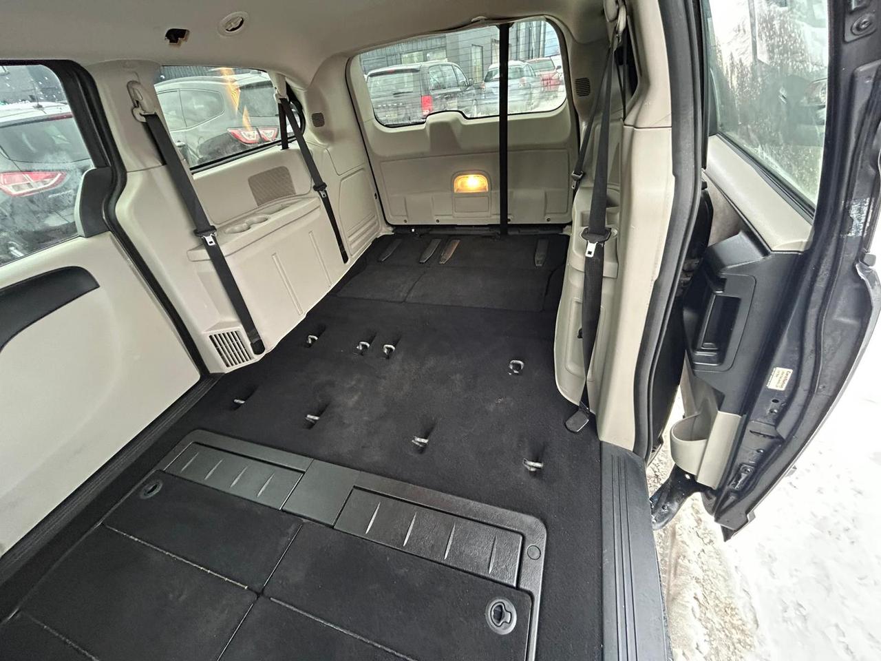 2012 Dodge Grand Caravan SE Photo