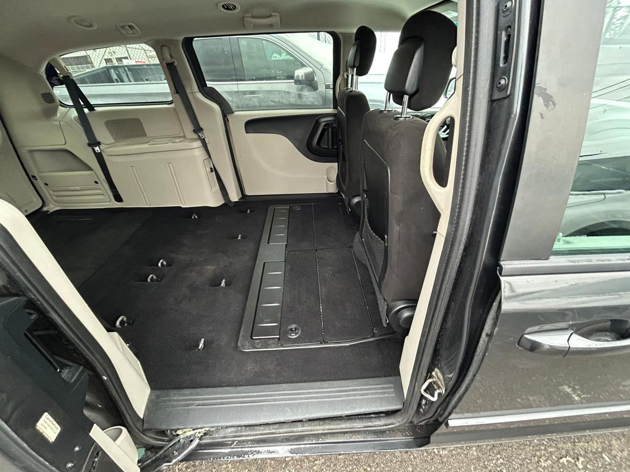 2012 Dodge Grand Caravan SE Photo4