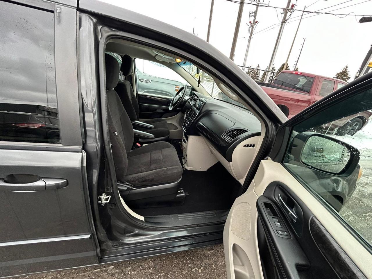 2012 Dodge Grand Caravan SE Photo