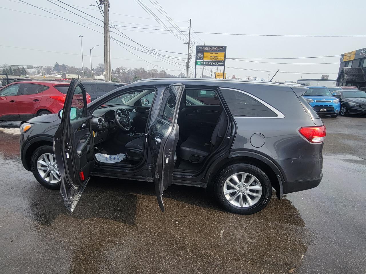 2016 Kia Sorento LX Photo