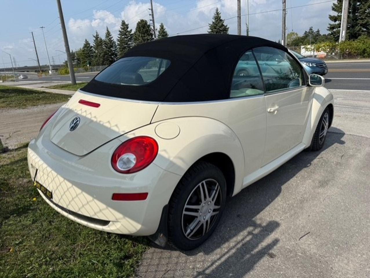 2010 Volkswagen New Beetle Comfortline Photo