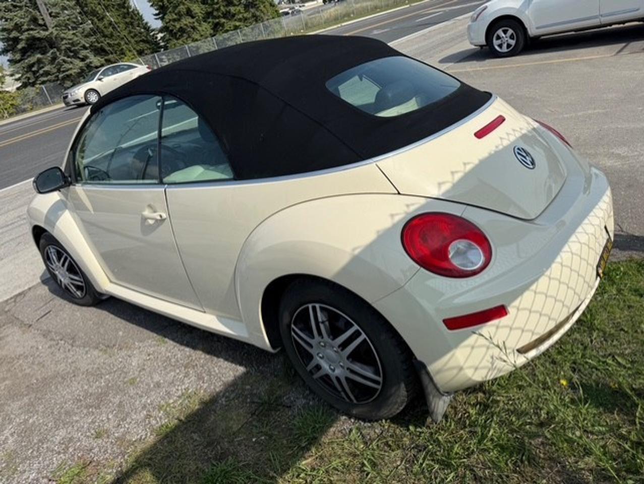 2010 Volkswagen New Beetle Comfortline Photo