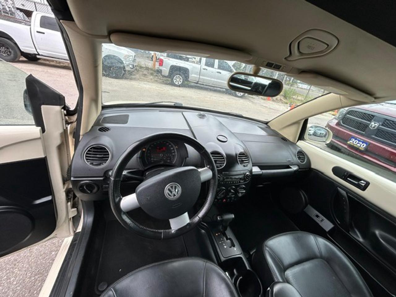 2010 Volkswagen New Beetle Comfortline Photo