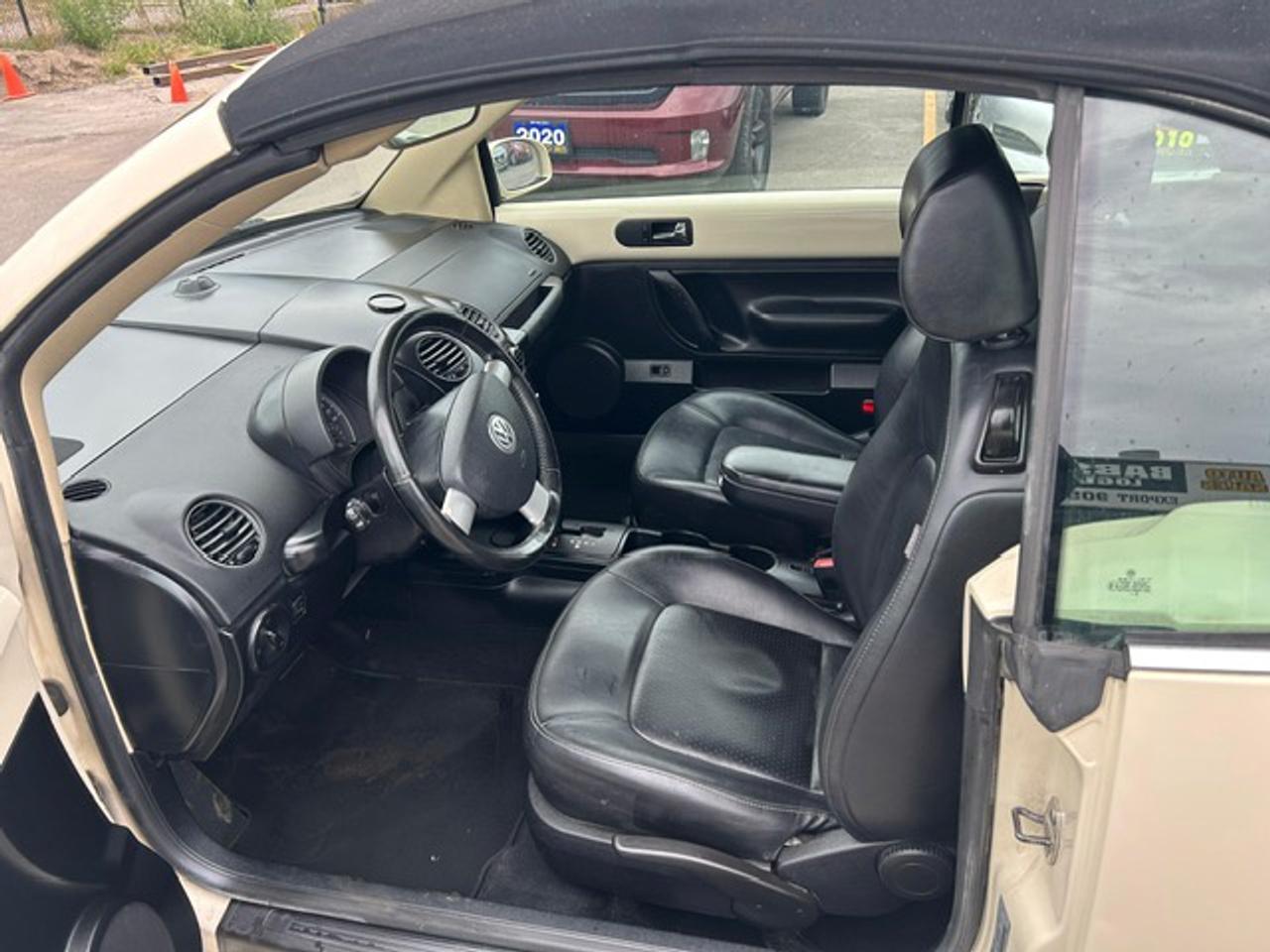 2010 Volkswagen New Beetle Comfortline Photo