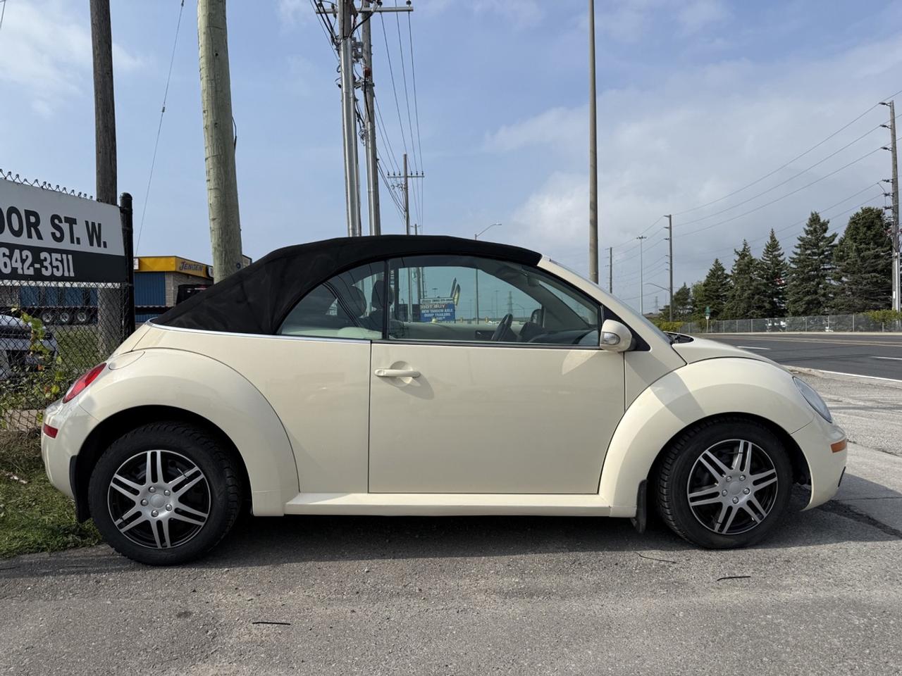 2010 Volkswagen New Beetle Comfortline Photo3