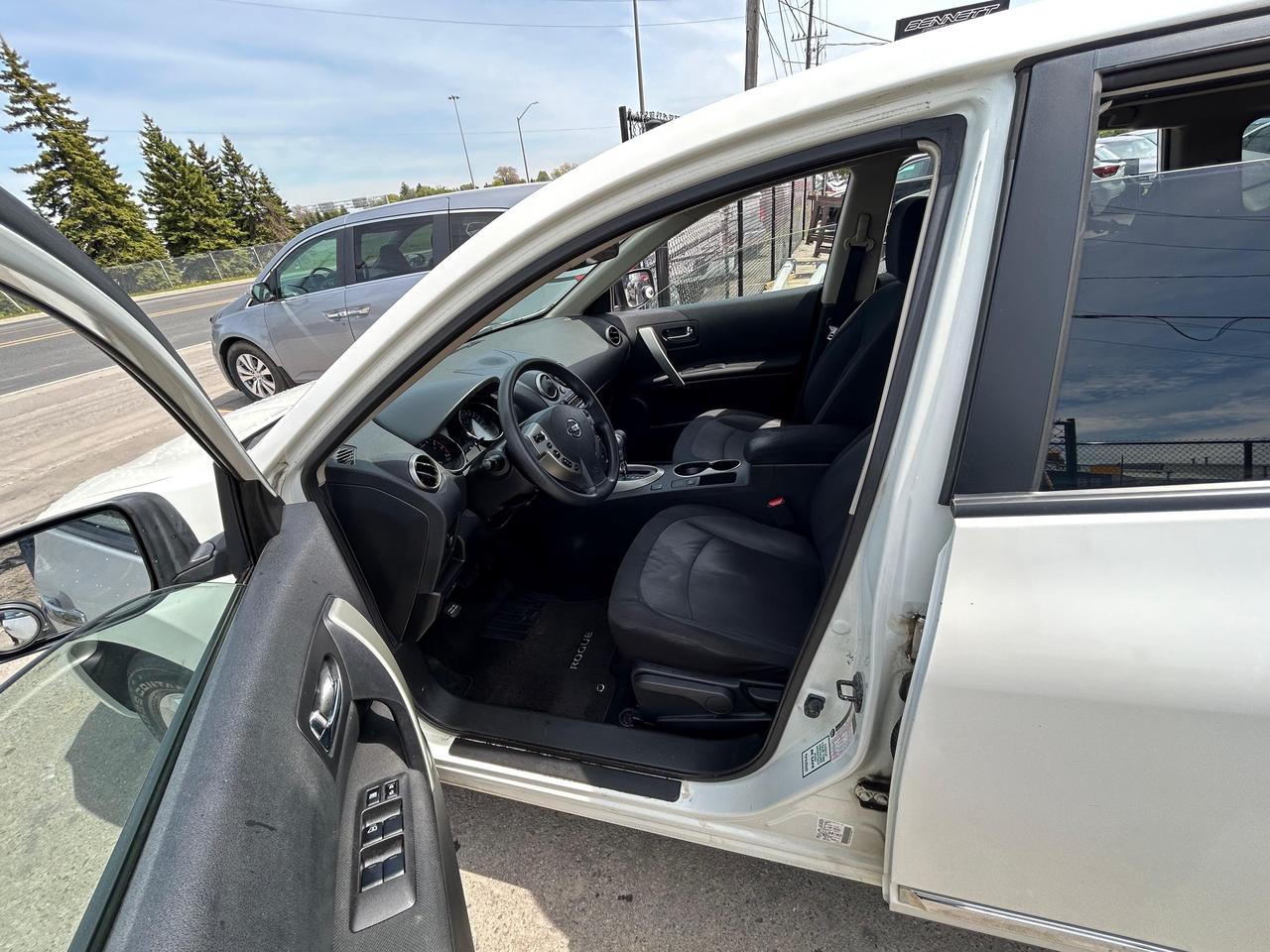 2013 Nissan Rogue S Photo2