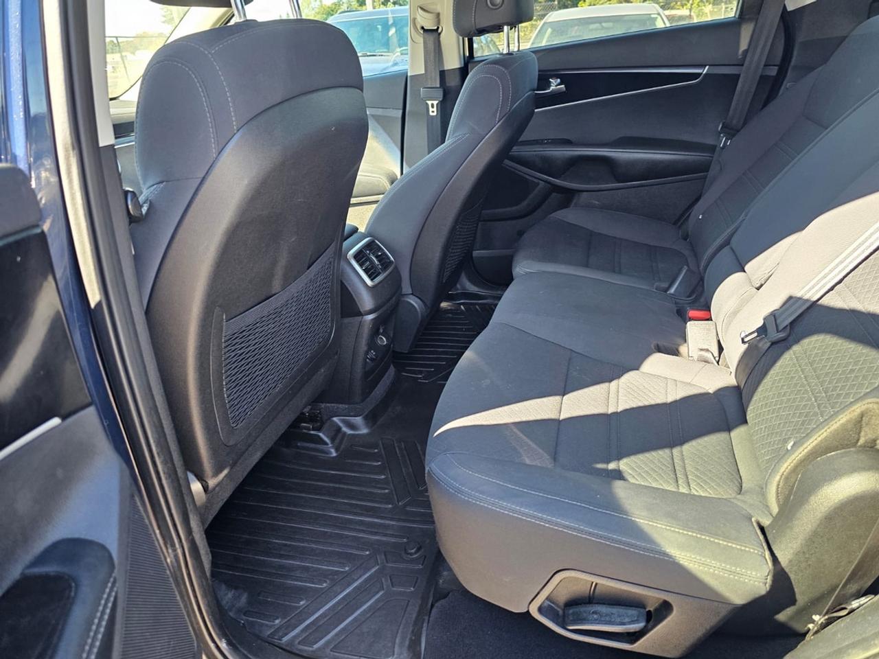 2017 Kia Sorento LX Photo1