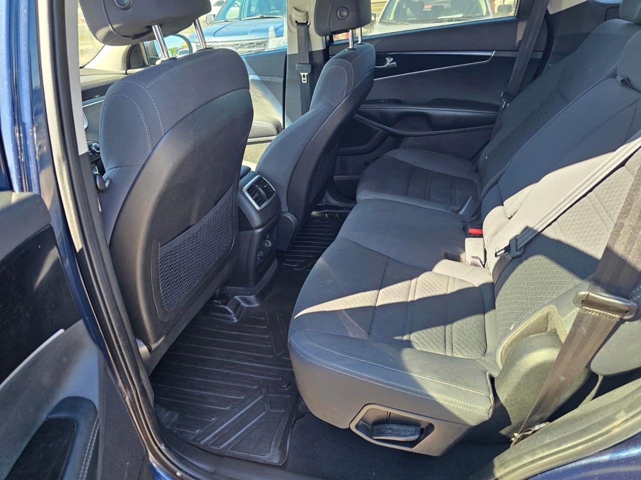 2017 Kia Sorento LX Photo3