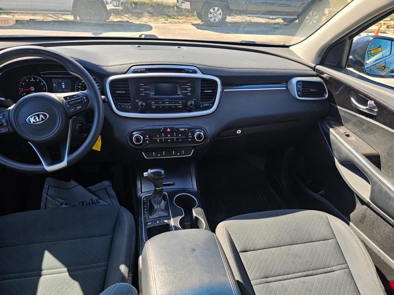 2017 Kia Sorento LX Photo