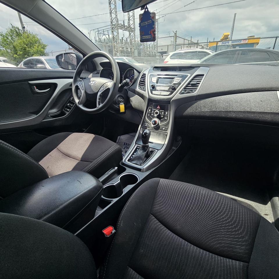 2016 Hyundai Elantra Limited Photo