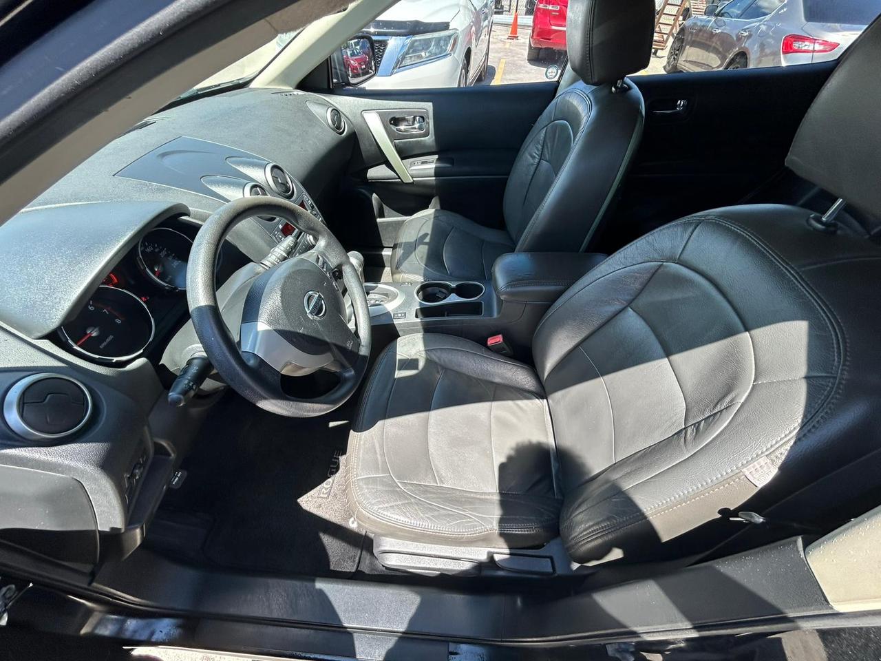 2010 Nissan Rogue S Photo