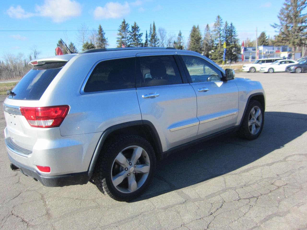 2011 Jeep Grand Cherokee Overland Photo