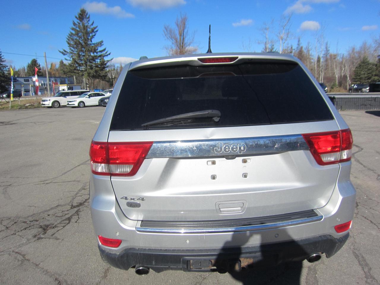 2011 Jeep Grand Cherokee Overland Photo3