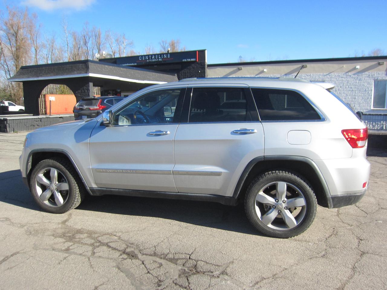 2011 Jeep Grand Cherokee Overland Photo