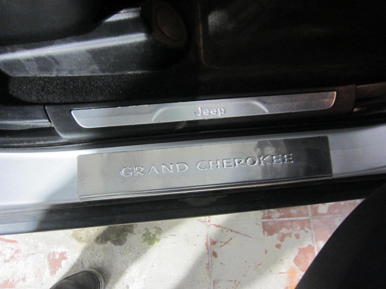 2011 Jeep Grand Cherokee Overland Photo