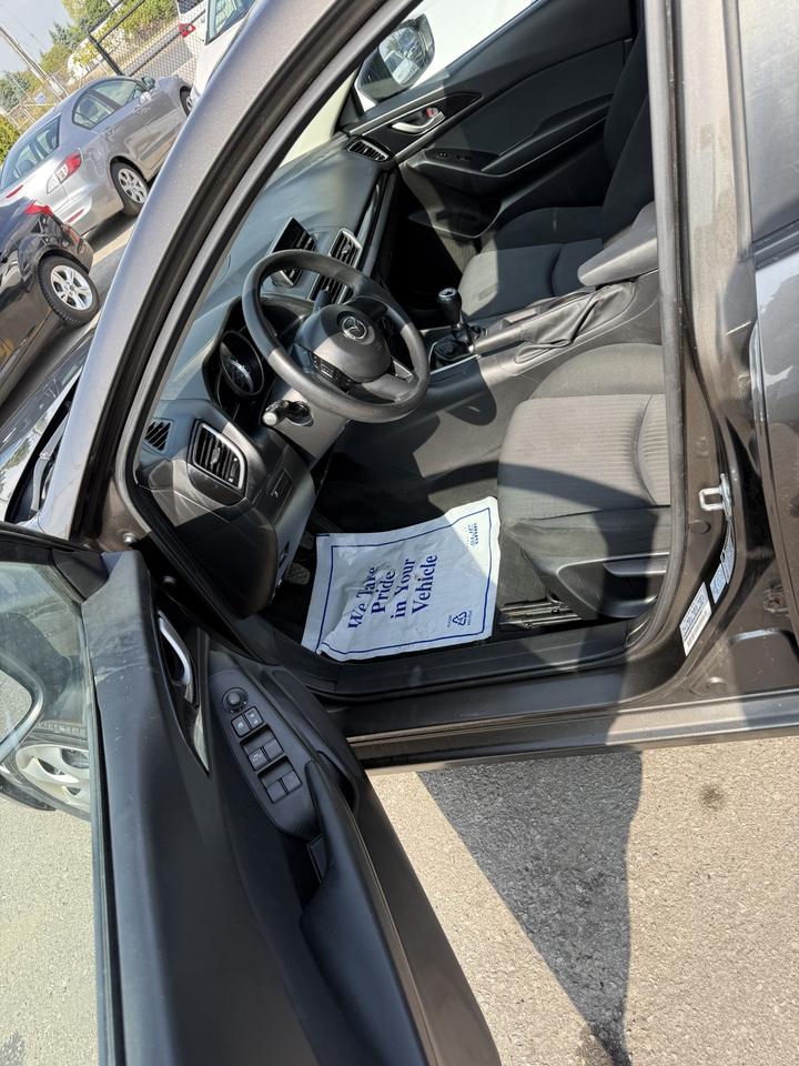 2014 Mazda MAZDA3 I Sport Photo