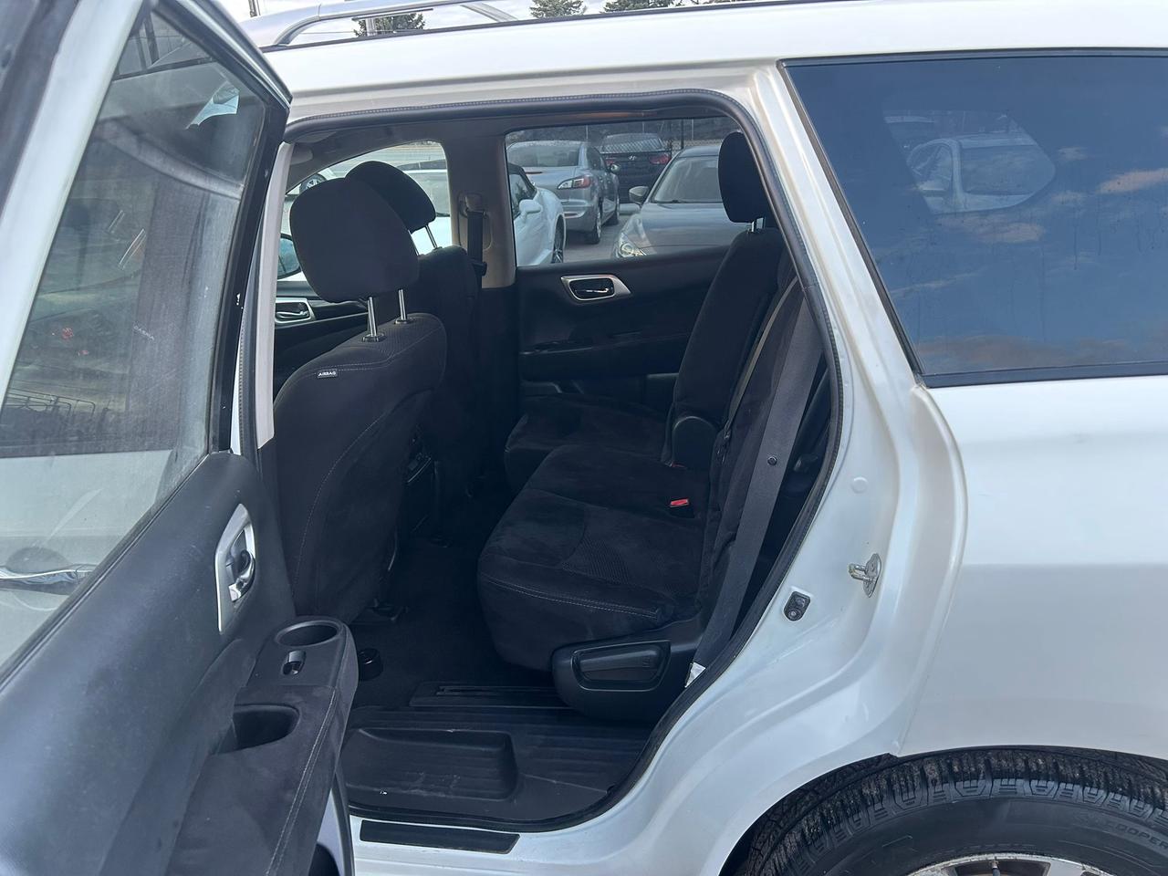 2014 Nissan Pathfinder S Photo2