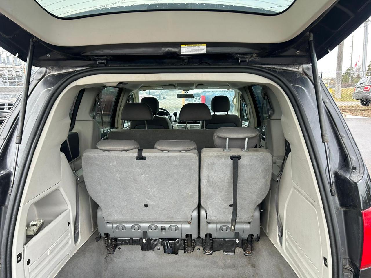 2010 Volkswagen Routan S Photo