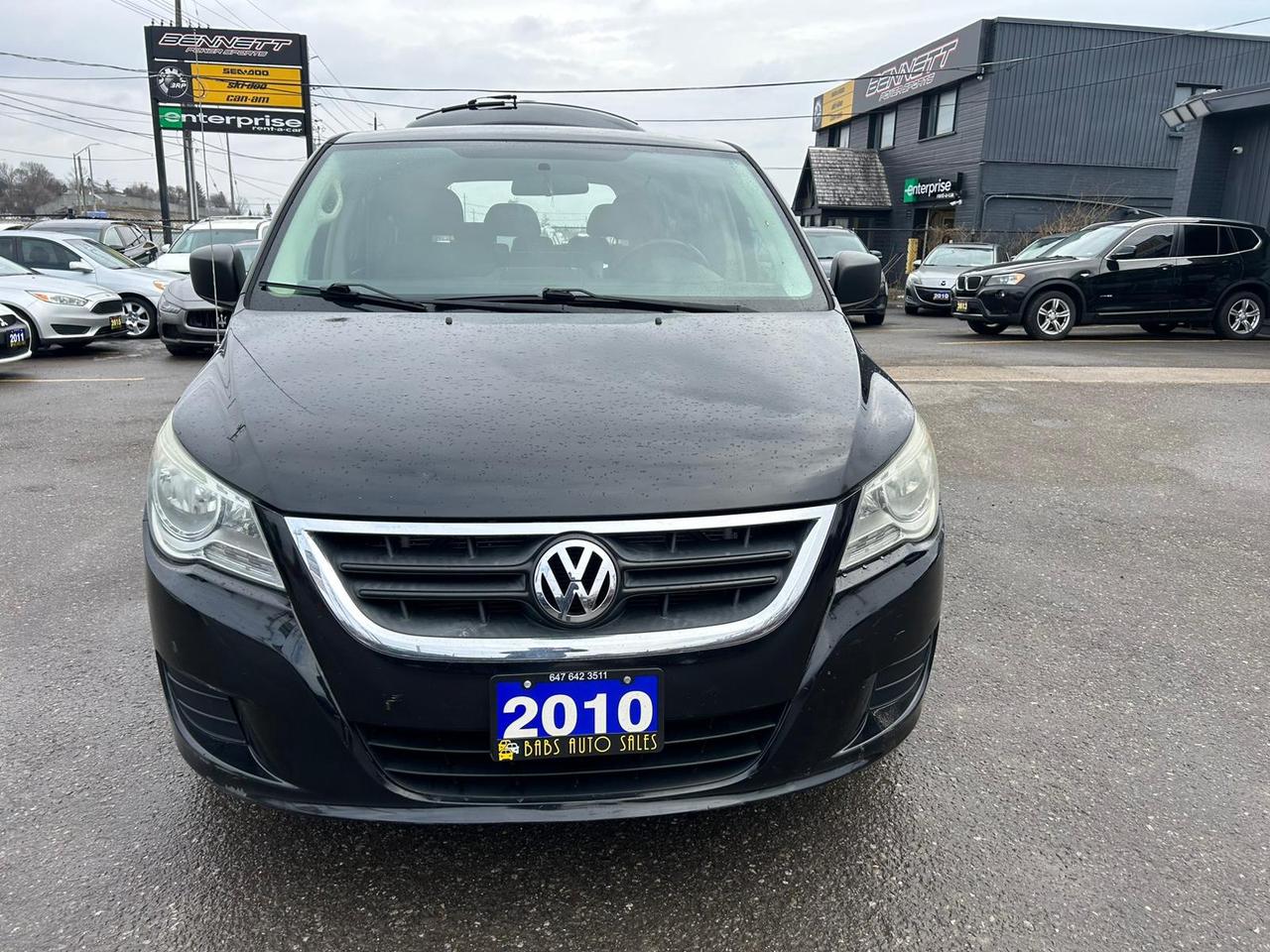 2010 Volkswagen Routan S Photo