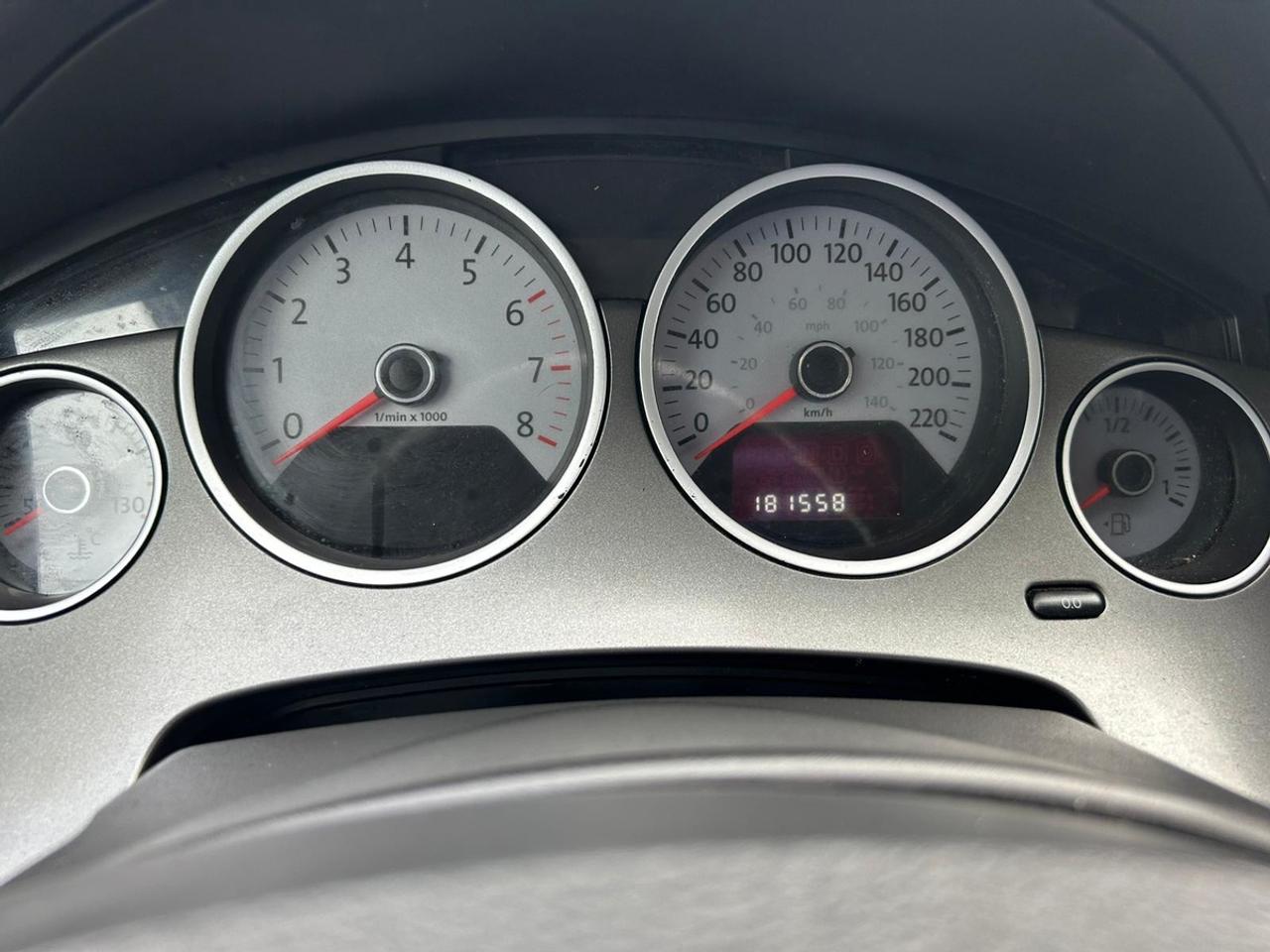 2010 Volkswagen Routan S Photo