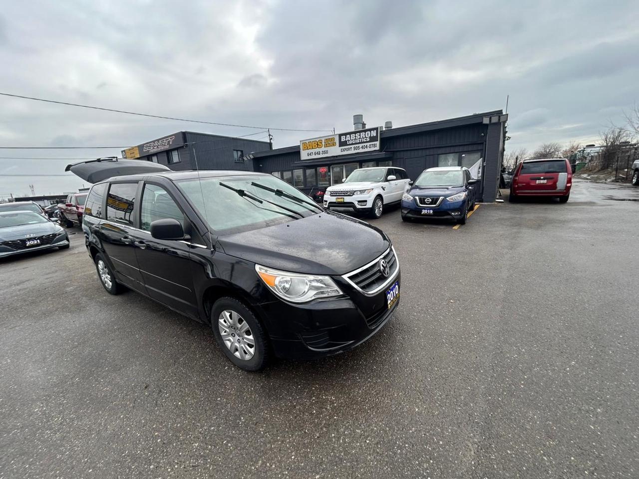 2010 Volkswagen Routan S Photo