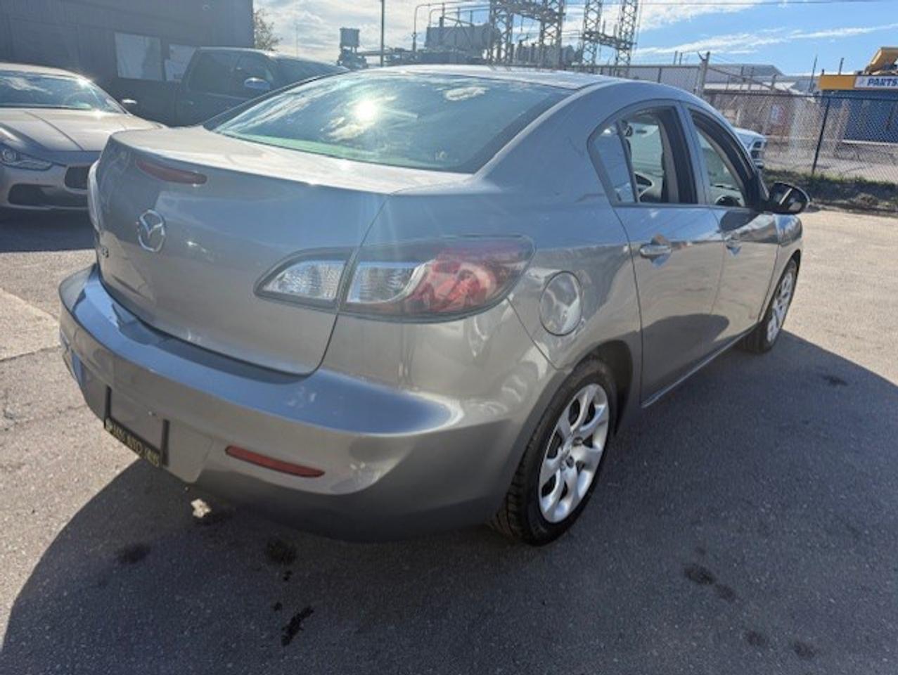 2012 Mazda MAZDA3 I Sport Photo3