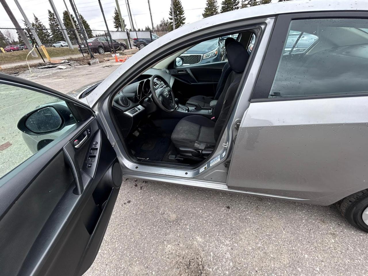 2013 Mazda MAZDA3 I Sport Photo4