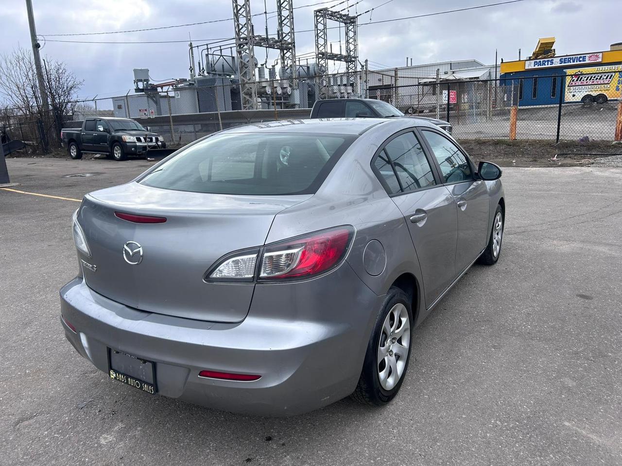 2013 Mazda MAZDA3 I Sport Photo