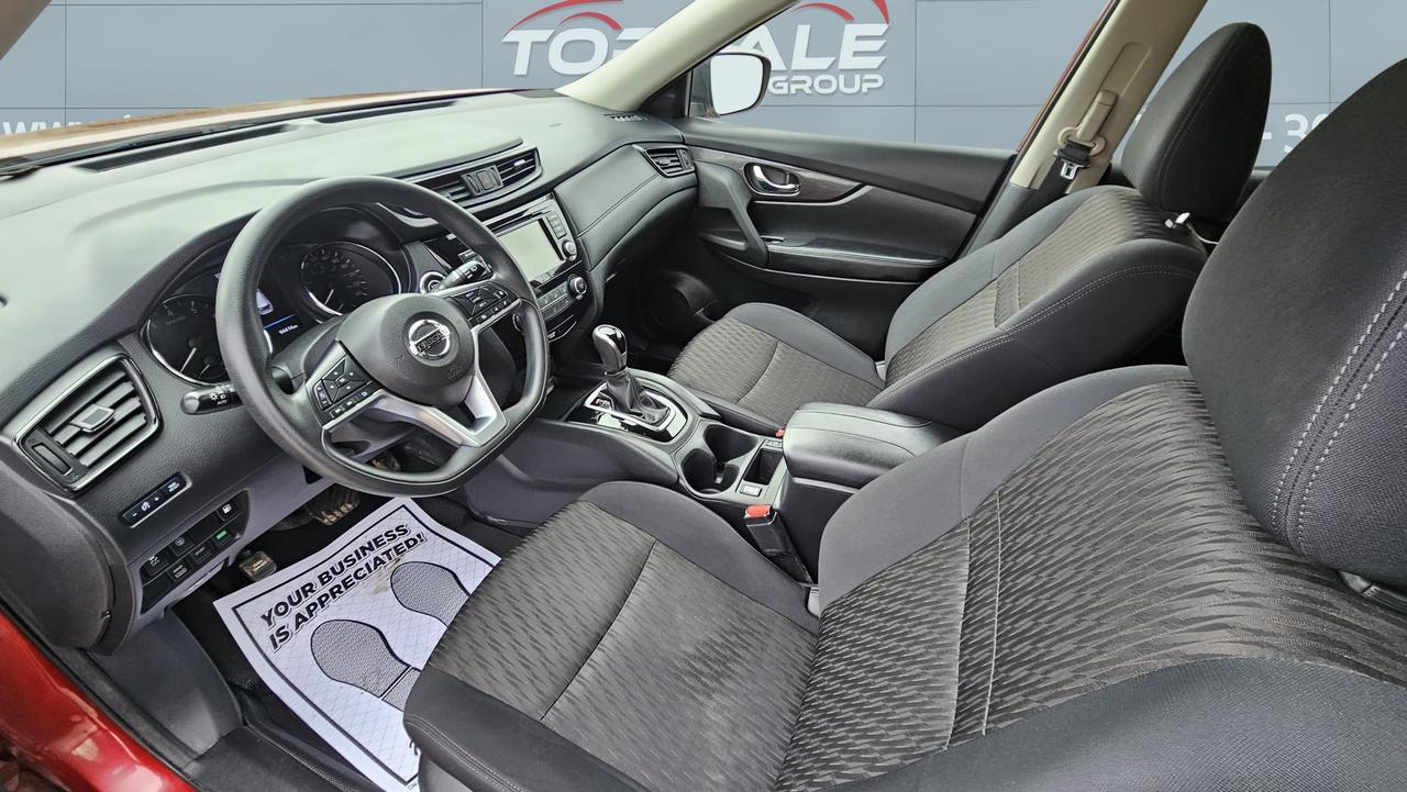 2019 Nissan Rogue SV Photo