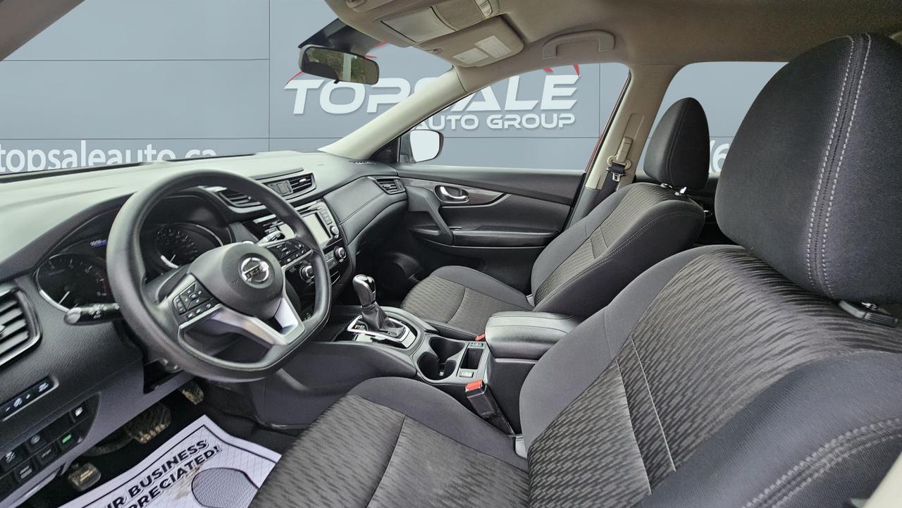 2019 Nissan Rogue SV Photo