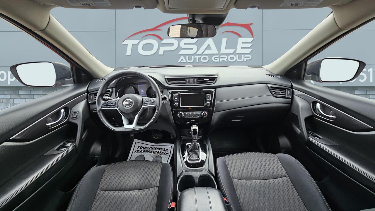 2019 Nissan Rogue SV Photo