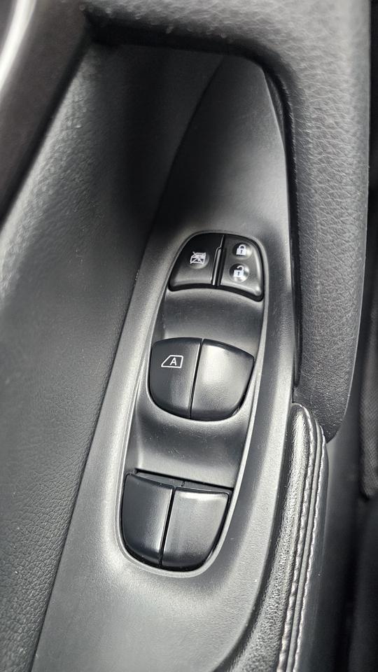 2019 Nissan Rogue SV Photo