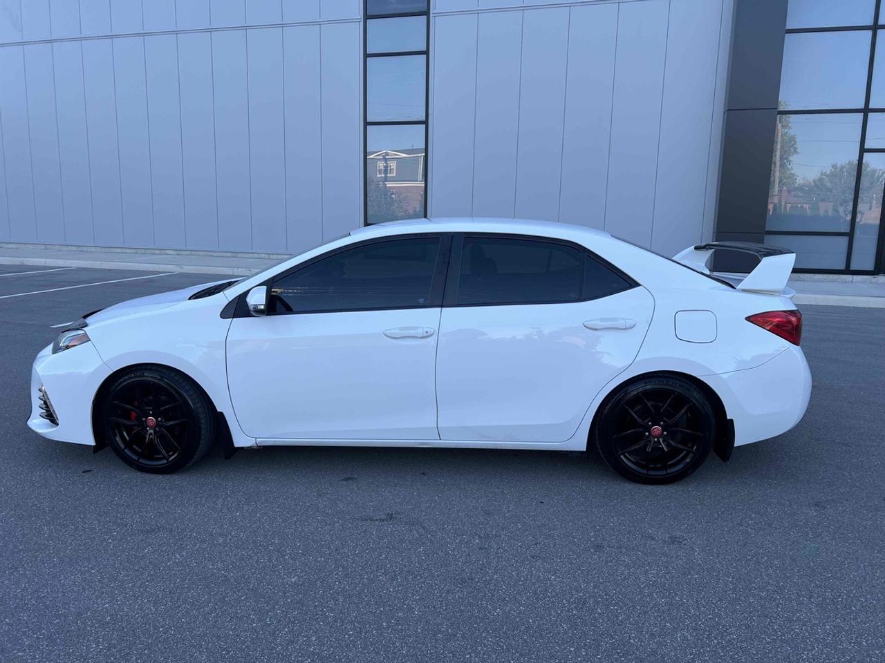 2017 Toyota Corolla LE Photo3