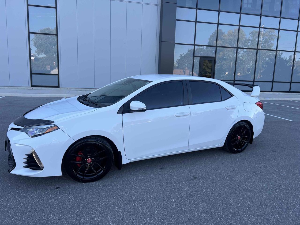 2017 Toyota Corolla LE Photo2