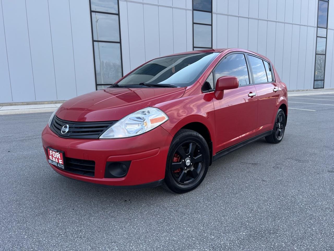 2011 Nissan Versa SL Photo