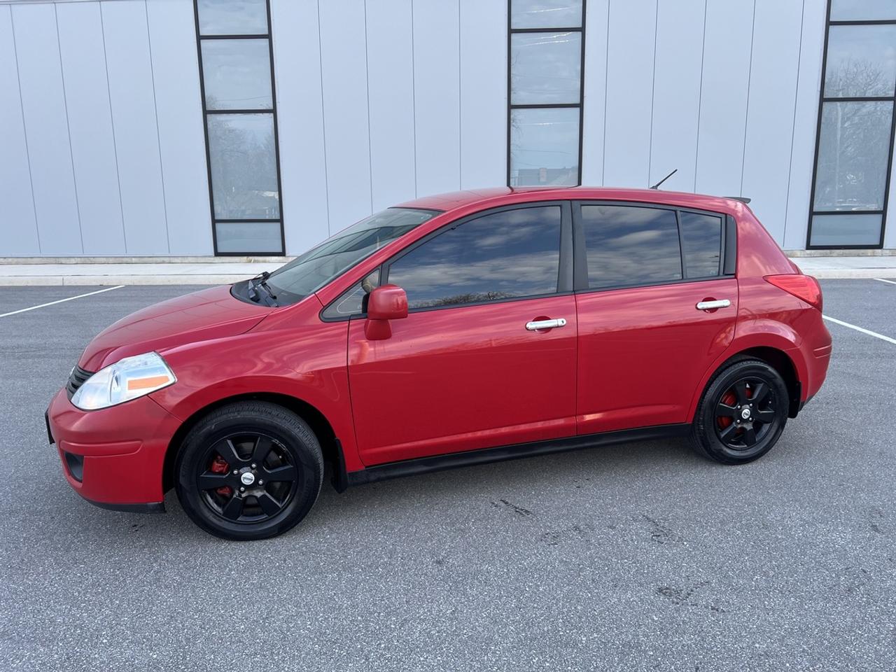 2011 Nissan Versa SL Photo