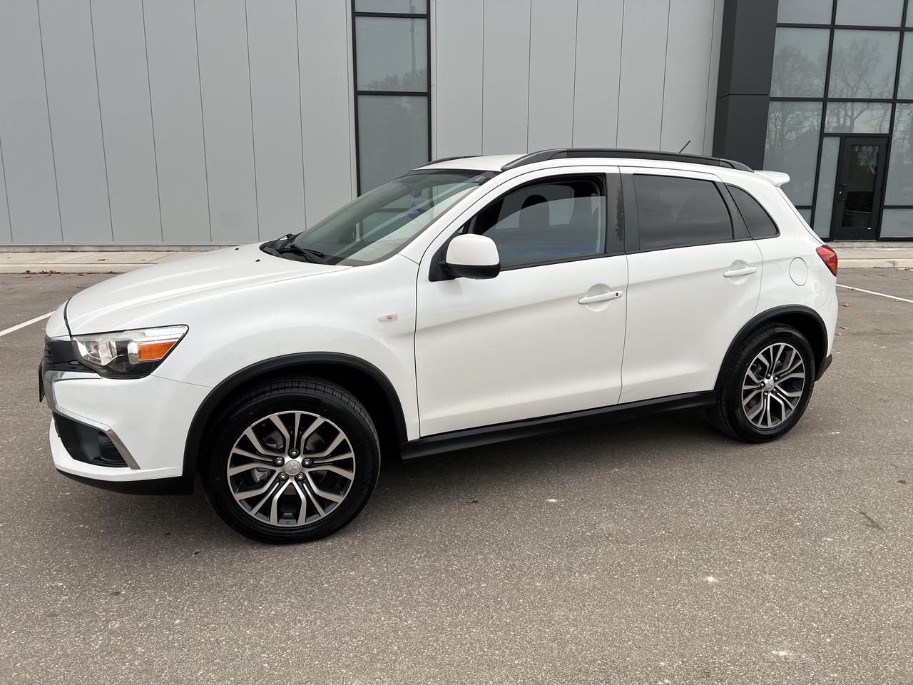 2016 Mitsubishi RVR GT Photo2