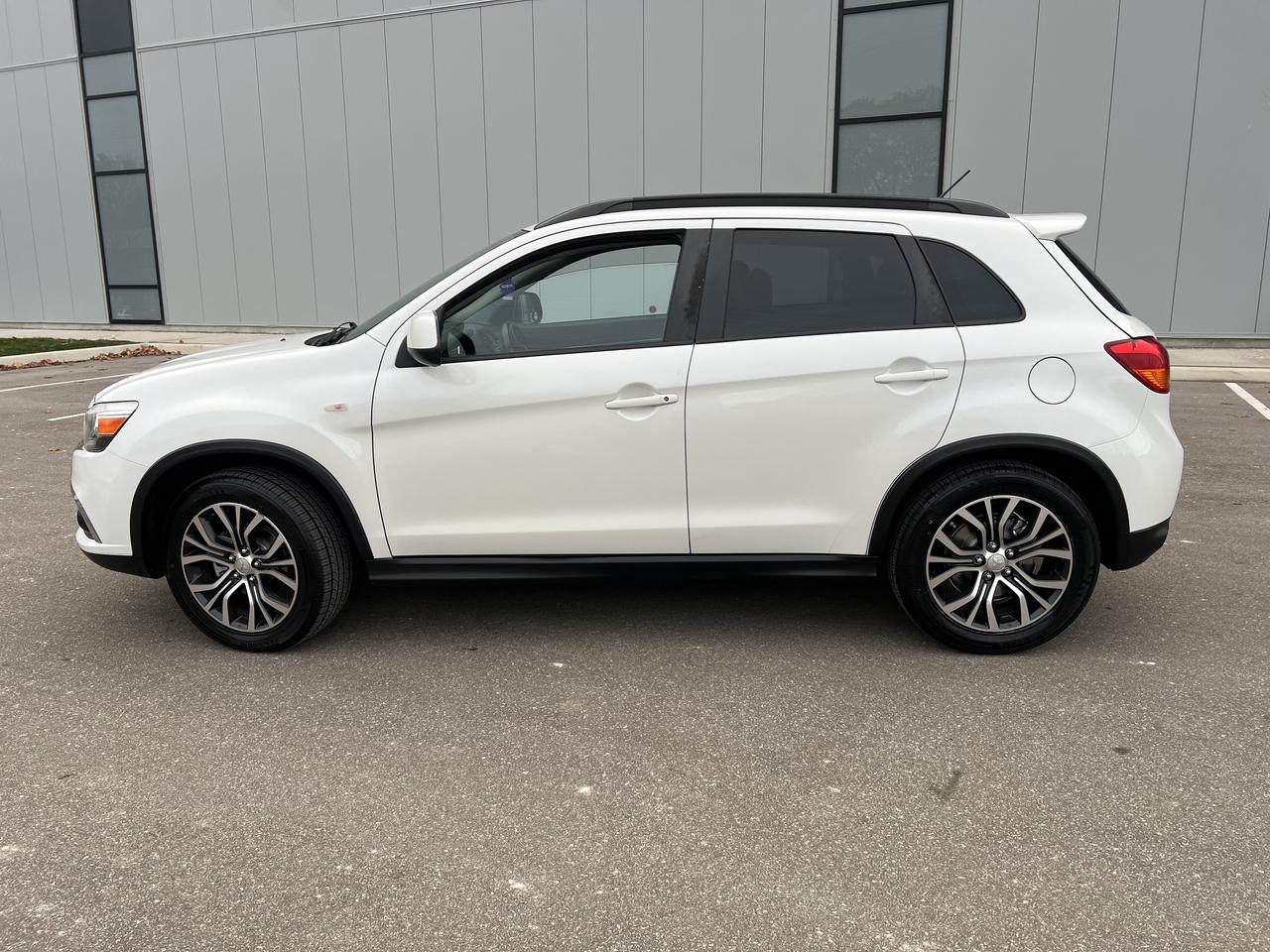 2016 Mitsubishi RVR GT Photo3